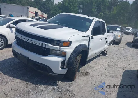 2021 Chevrolet Silverado 1500 2Wd Double Cab Standard Bed Custom z USA, uszkodzony, nr VIN 1GCRWBEK2MZ301480